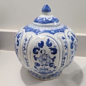 Beautiful Vintage Ginger Jar